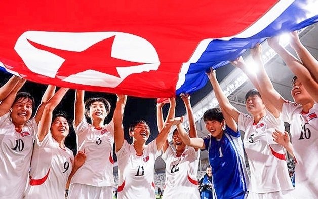5월 수원에서 남북 대결?…北 여자축구단 방남, 닷새 뒤 결정된다