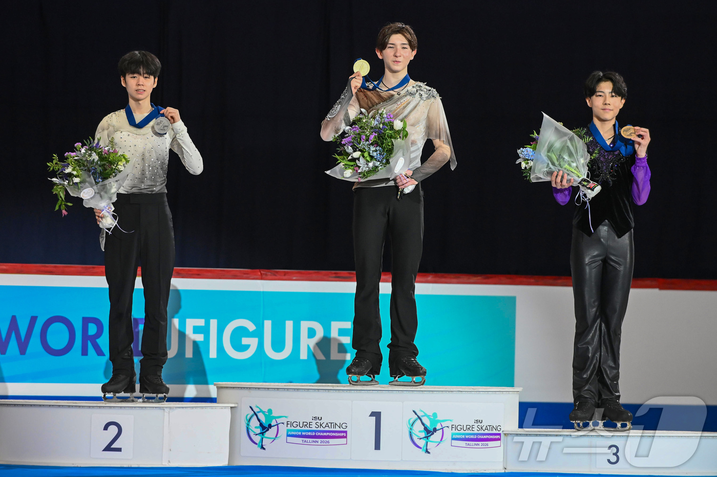 (신화=뉴스1) 송원영 기자 = 서민규(왼쪽)가 6일(현지 시간) 에스토니아 탈린의 톤디라바 아이스홀에서 열린 2026 국제빙상경기연맹(ISU) 피겨스케이팅 주니어 세계선수권대회 …