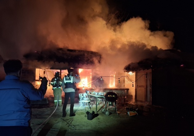 유네스코 문화유산 양동마을 주택 화재…민박하던 2명 대피