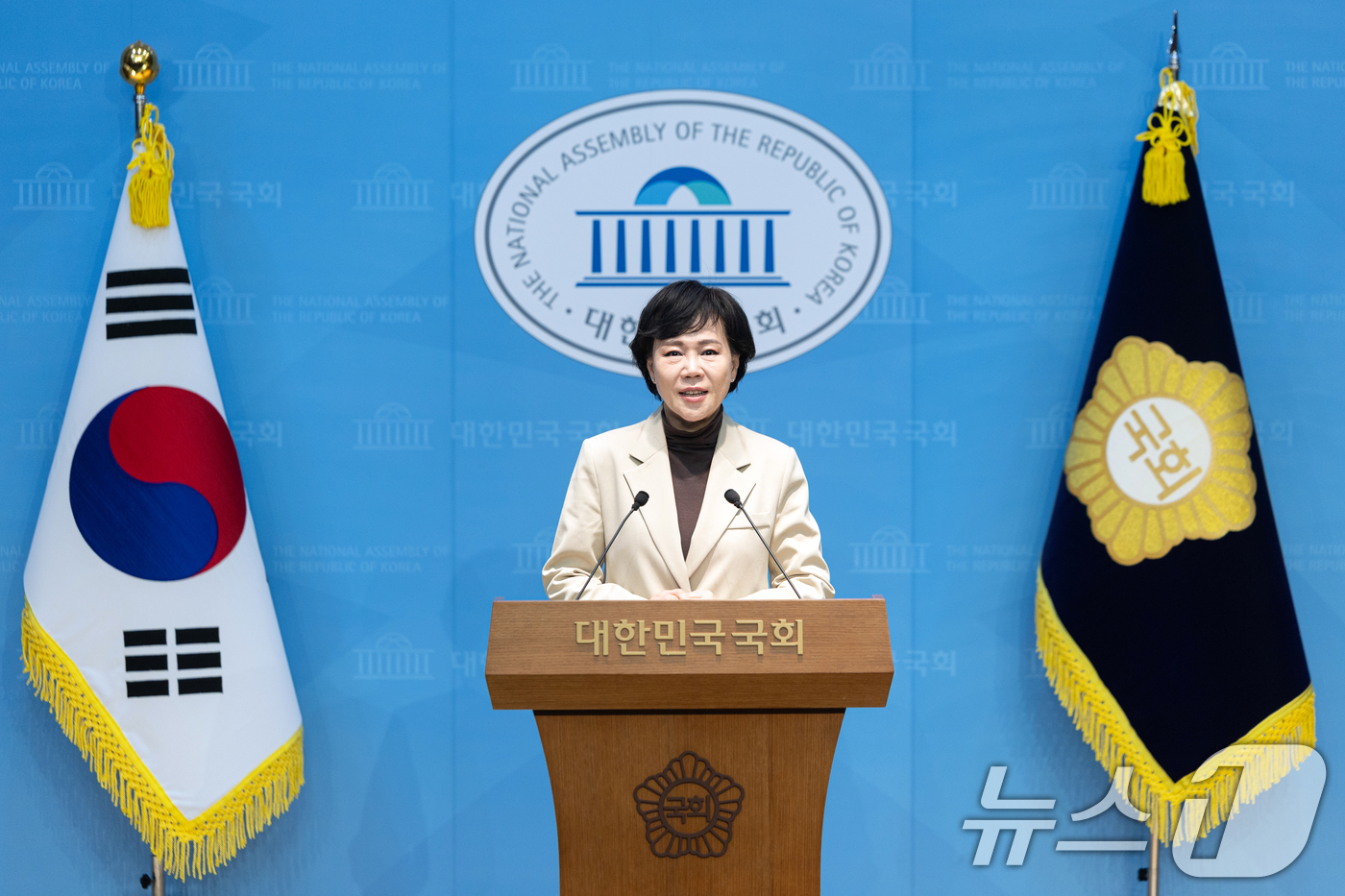 (서울=뉴스1) 이승배 기자 = 전현희 더불어민주당 서울시장 예비후보가 8일 서울 여의도 국회 소통관에서 여성건강 안심3법(생리용품 유해물질 차단법, 생리용품 영세율 적용법, 출산 …