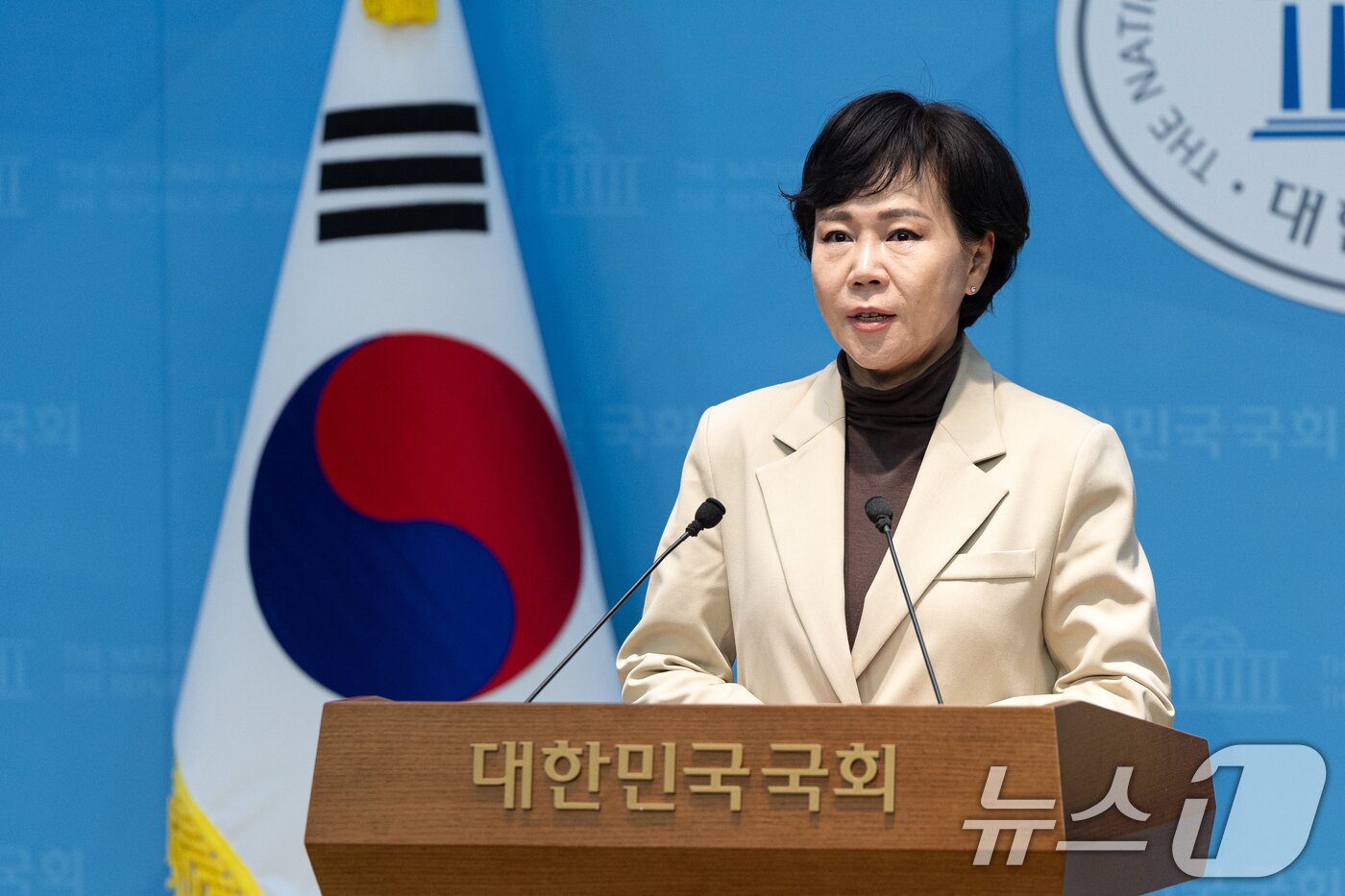 본문 이미지 - 전현희 더불어민주당 서울시장 예비후보가 8일 서울 여의도 국회 소통관에서 여성건강 안심3법(생리용품 유해물질 차단법, 생리용품 영세율 적용법, 출산·양육용품 면세법) 발의 등 여성정책 발표 기자회견을 하고 있다. 2026.3.8 ⓒ 뉴스1 이승배 기자