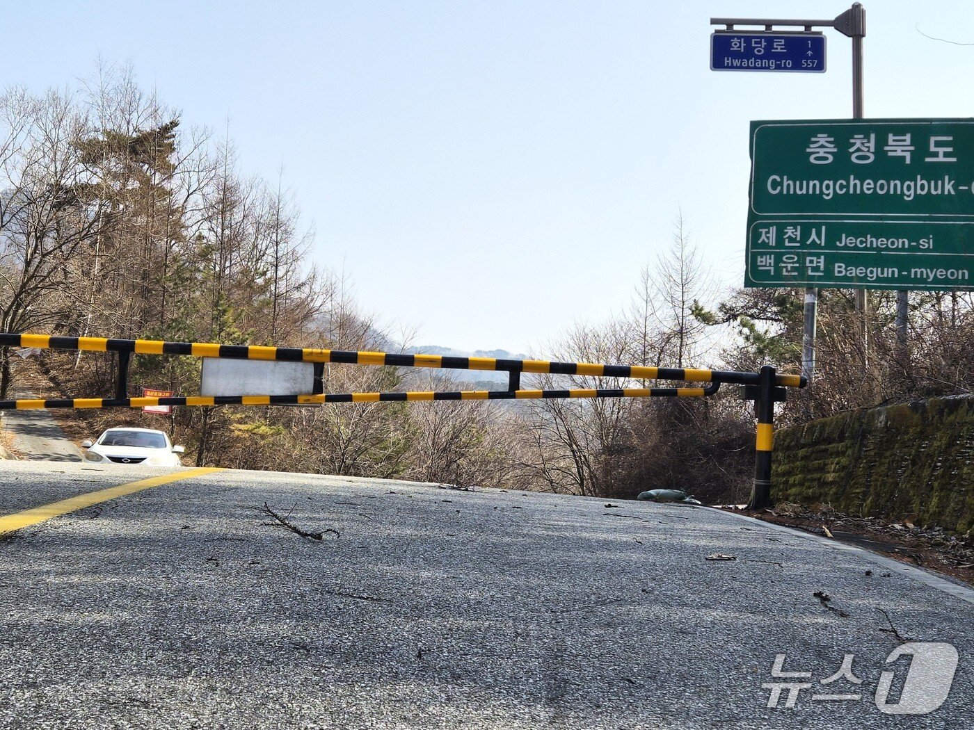 본문 이미지 - '단종의 유배길'로 알려진 충북 제천시 백운면 화당리와 강원 원주시 귀래면 운남리의 고갯길인 배재.2026.3.8/뉴스1 손도언 기자
