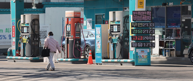 기름값 치솟고…차량은 사라지고