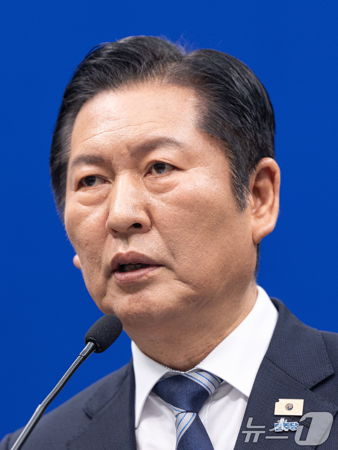 본문 이미지 - 정청래 더불어민주당 대표가 8일 서울 여의도 국회에서 취임 후 두 번째 기자회견을 하고 있다. 2026.3.8 ⓒ 뉴스1 이승배 기자