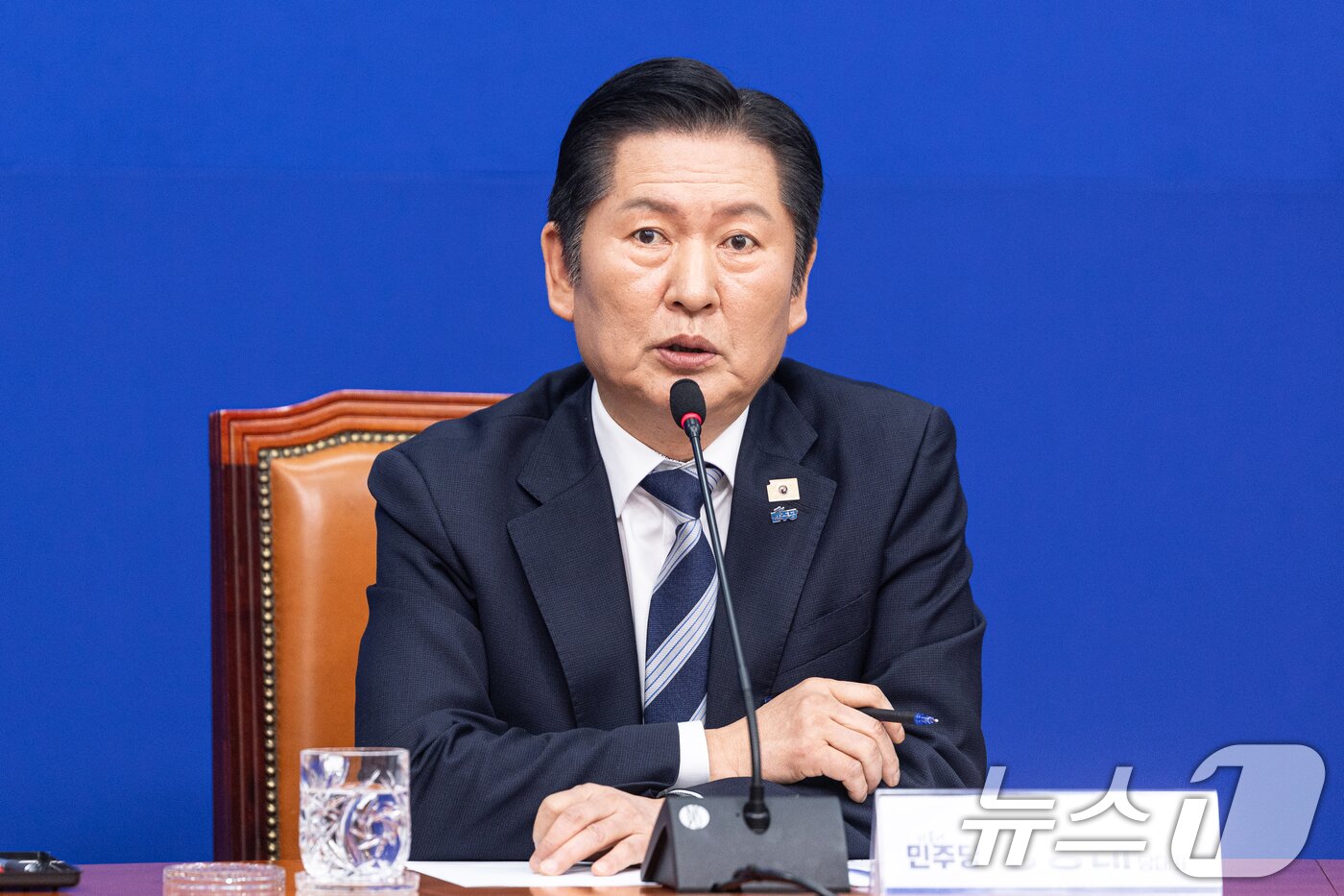 본문 이미지 - 정청래 더불어민주당 대표가 8일 서울 여의도 국회에서 취임 후 두 번째 기자회견을 하고 있다. 2026.3.8 ⓒ 뉴스1 이승배 기자