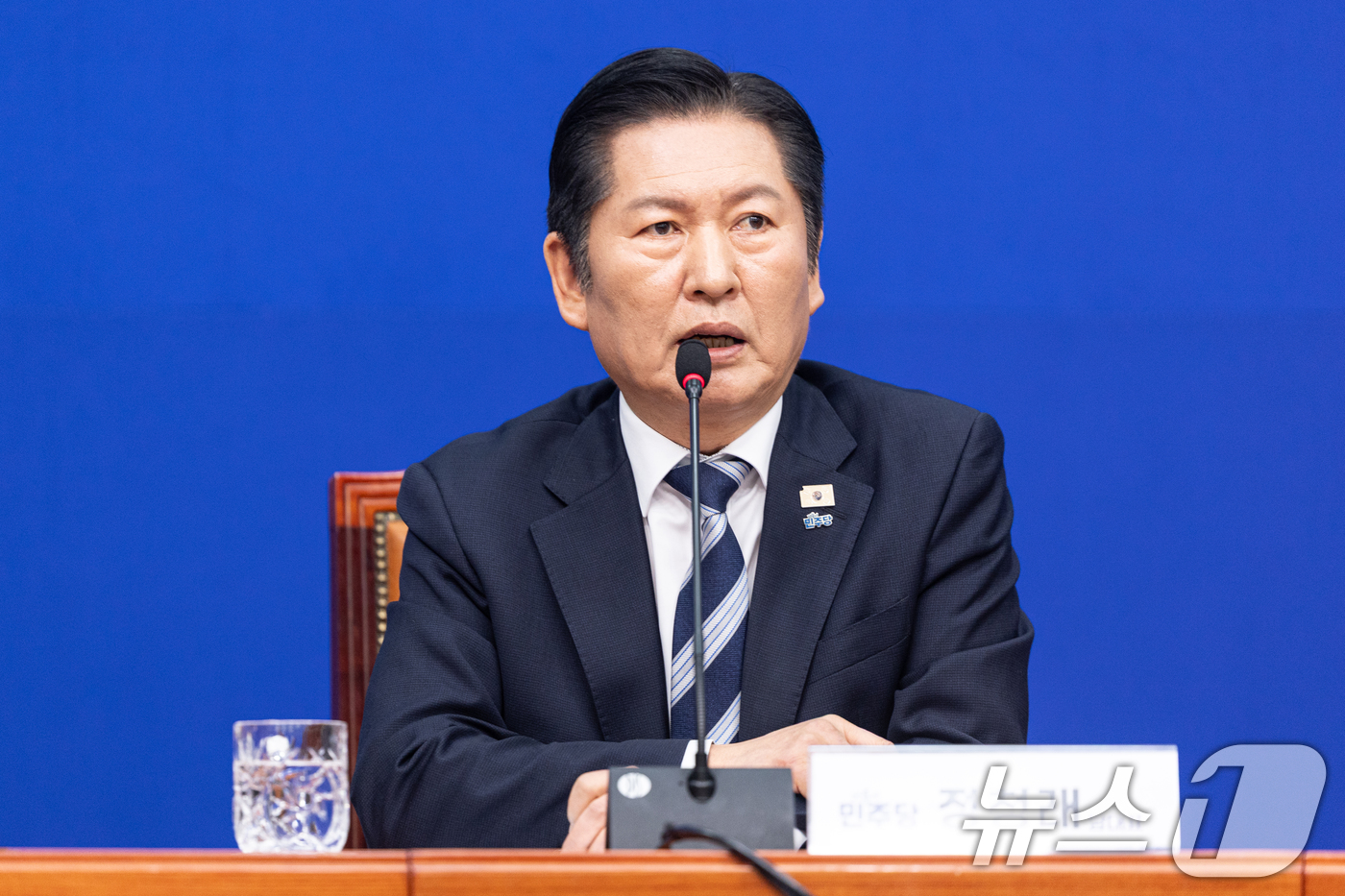 (서울=뉴스1) 이승배 기자 = 정청래 더불어민주당 대표가 8일 서울 여의도 국회에서 취임 후 두 번째 기자회견을 하고 있다. 2026.3.8/뉴스1