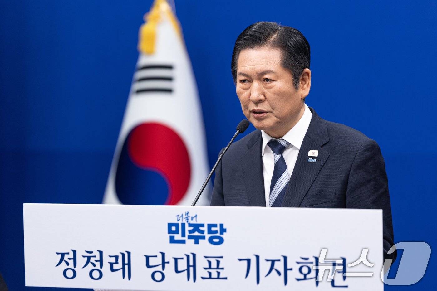 본문 이미지 - 정청래 더불어민주당 대표가 8일 서울 여의도 국회에서 취임 후 두 번째 기자회견을 하고 있다. 2026.3.8 ⓒ 뉴스1 이승배 기자