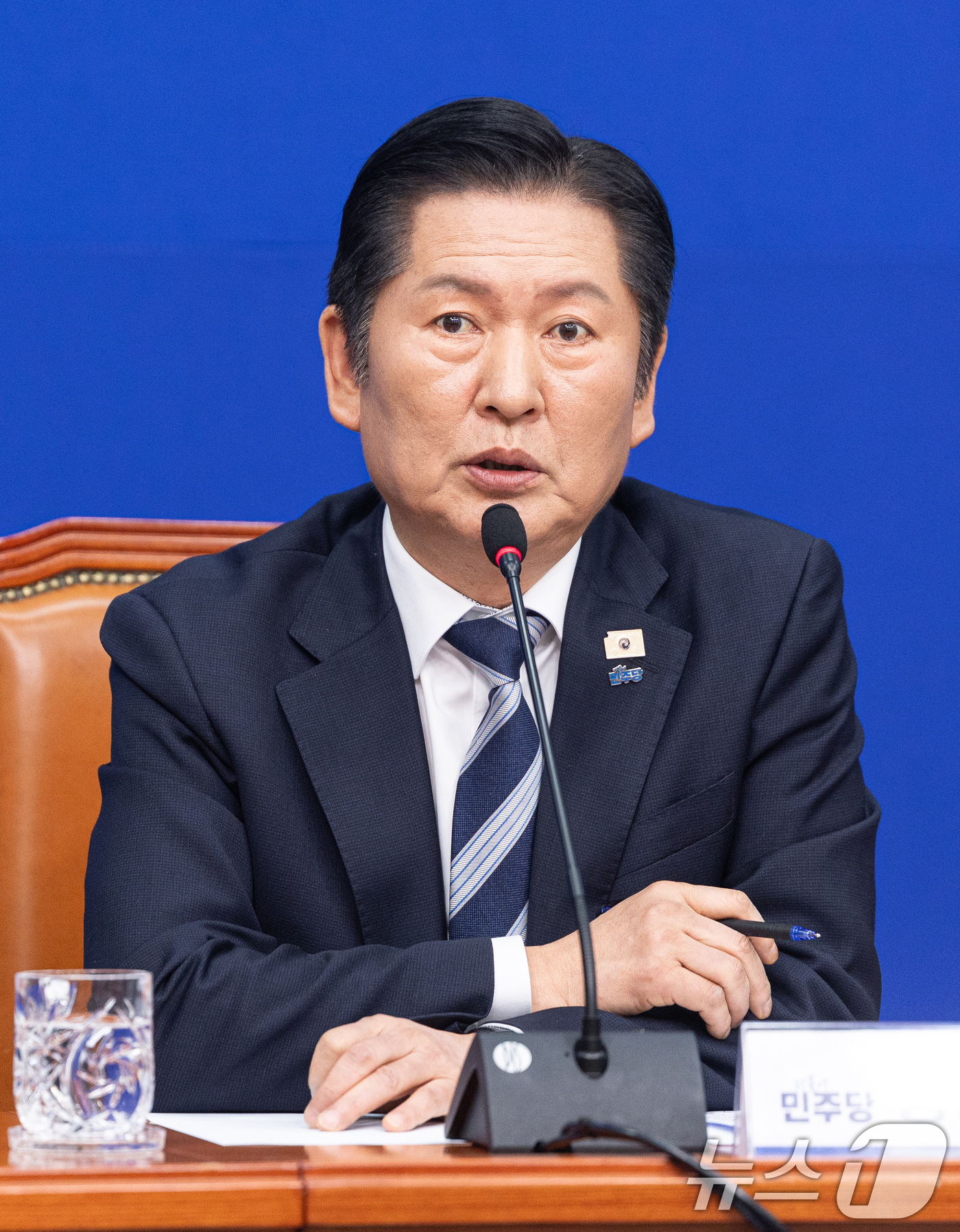 (서울=뉴스1) 이승배 기자 = 정청래 더불어민주당 대표가 8일 서울 여의도 국회에서 취임 후 두 번째 기자회견을 하고 있다. 2026.3.8/뉴스1