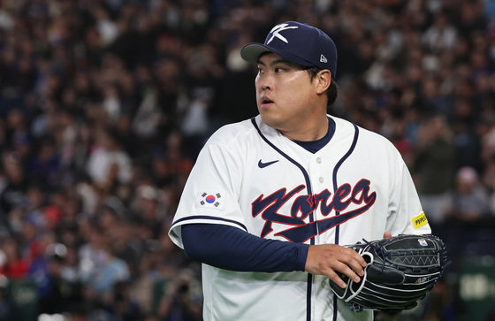 옛 추억은 잊자…'적'으로 만난 류현진 vs 게레로 주니어[WBC]