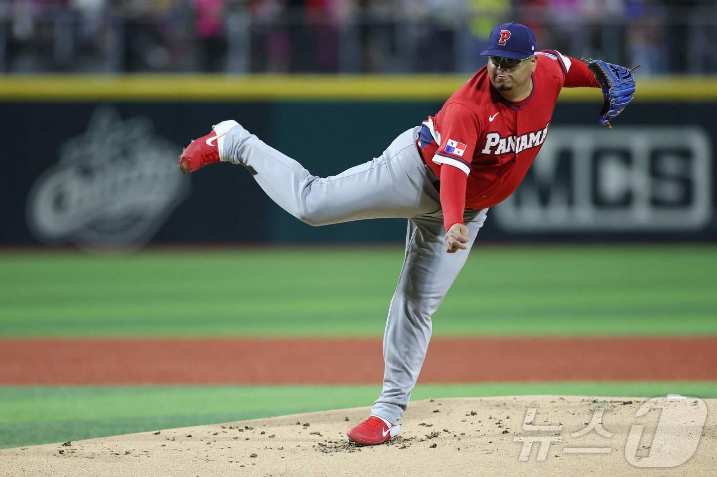 본문 이미지 - 삼성 라이온즈 외국인 투수 아리엘 후라도는 8일(한국시간) 열린 2026 WBC 1라운드 A조 푸에르토리코전에서 파나마 선발 투수로 등판해 5이닝 무실점 호투를 펼쳤다. ⓒ AFP=뉴스1