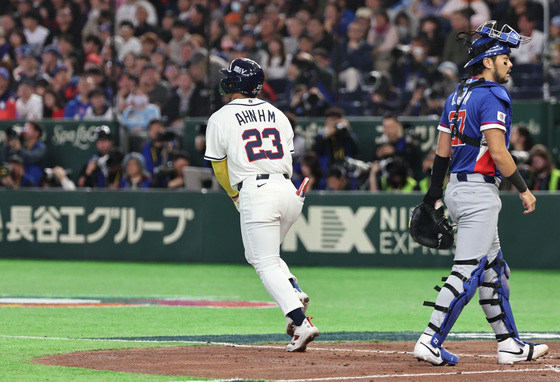 안현민, 볼넷으로 출루