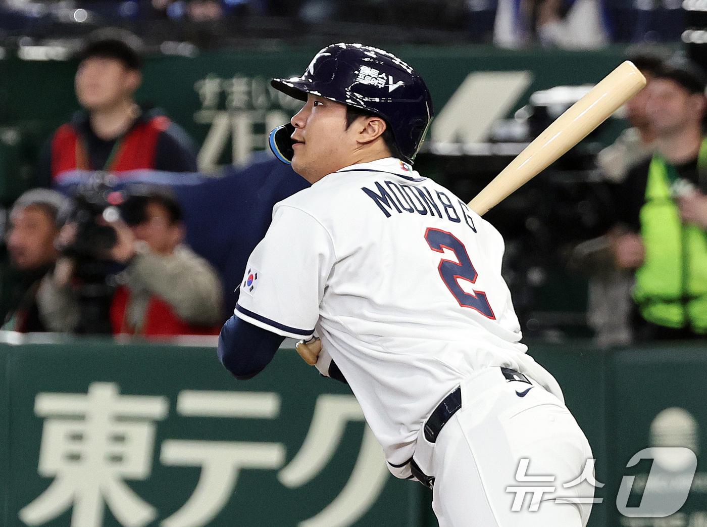 (도쿄=뉴스1) 구윤성 기자 = 8일 일본 도쿄돔에서 열린 2026 월드베이스볼클래식 조별리그 C조 대한민국과 대만의 경기. 대한민국 문보경이 5회말 무사 1루때 안타를 치고 있다 …