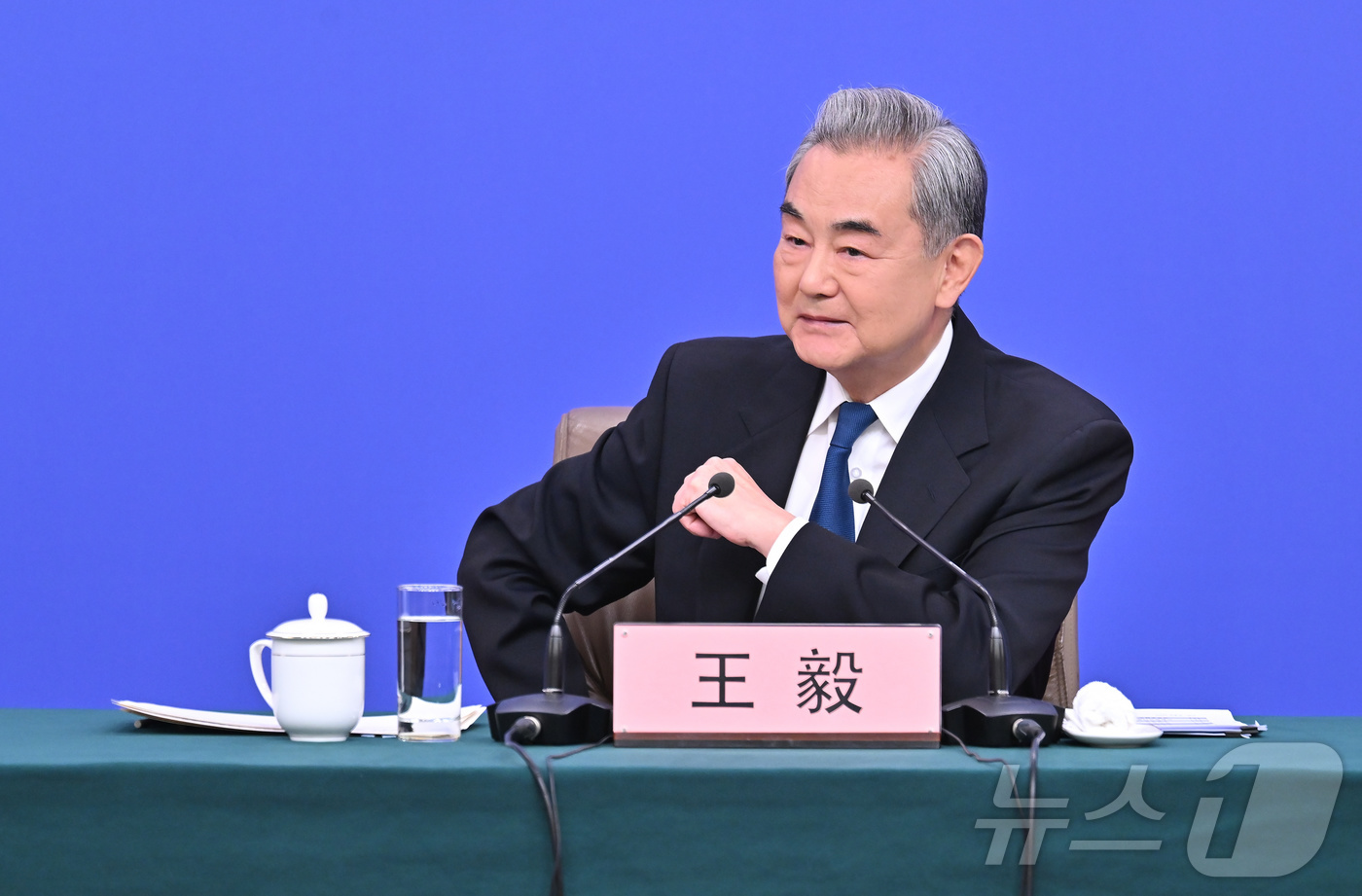 (신화=뉴스1) 정은지 특파원 = 왕이 중국 외교부장이 8일 오전 베이징에서 개최된 '중국 외교정책과 대외관계'를 주제로 한 기자회견에 참석했다.ⓒ 신화=뉴스1