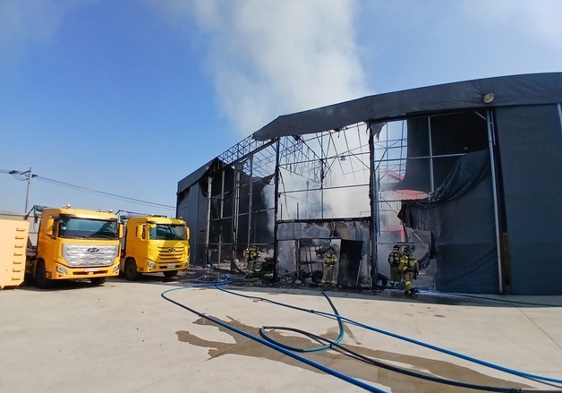 음성 폐기물처리업체 창고서 불…30분 만에 진화