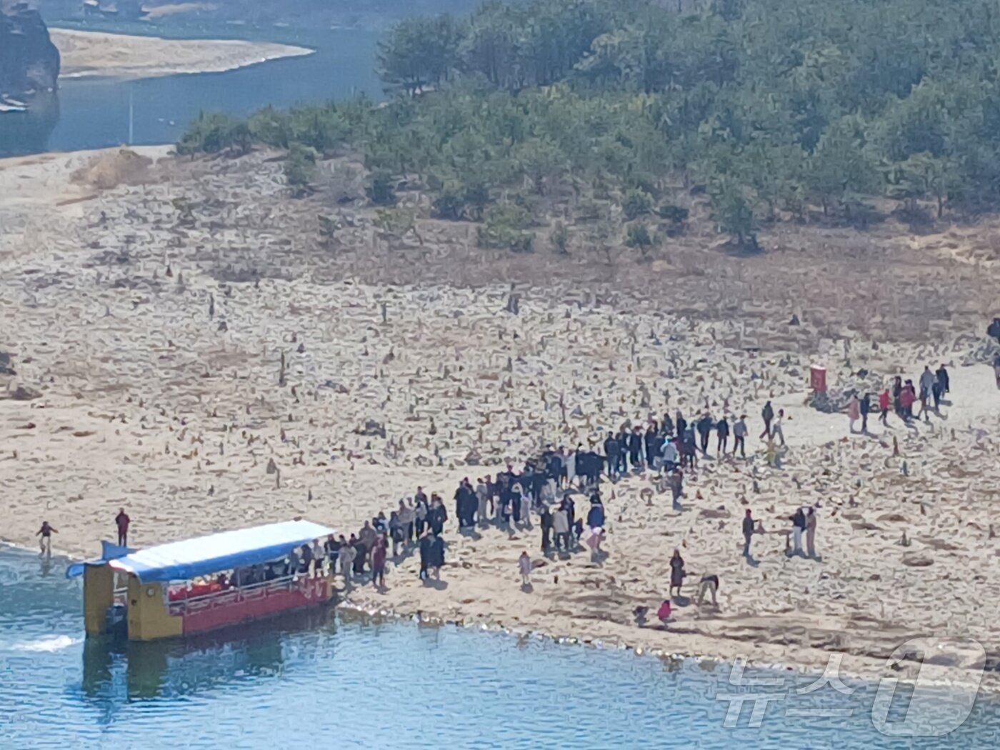 본문 이미지 - 강원 영월군 청령포에 여행객들이 몰려들고 있다. (자료사진)/뉴스1 DB