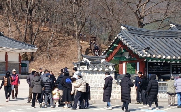 \"세계유산 장릉입니다\"… 왕사남 보고 영월 찾은 관광객들