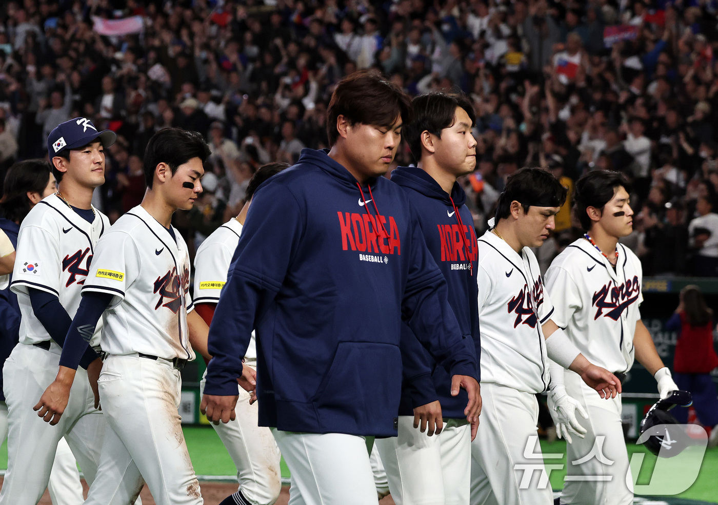 (도쿄=뉴스1) 구윤성 기자 = 8일 일본 도쿄돔에서 열린 2026 월드베이스볼클래식 조별리그 C조 대한민국과 대만의 경기. 연장 접전 끝에 대만에 5대4로 패배한 대한민국 선수들 …