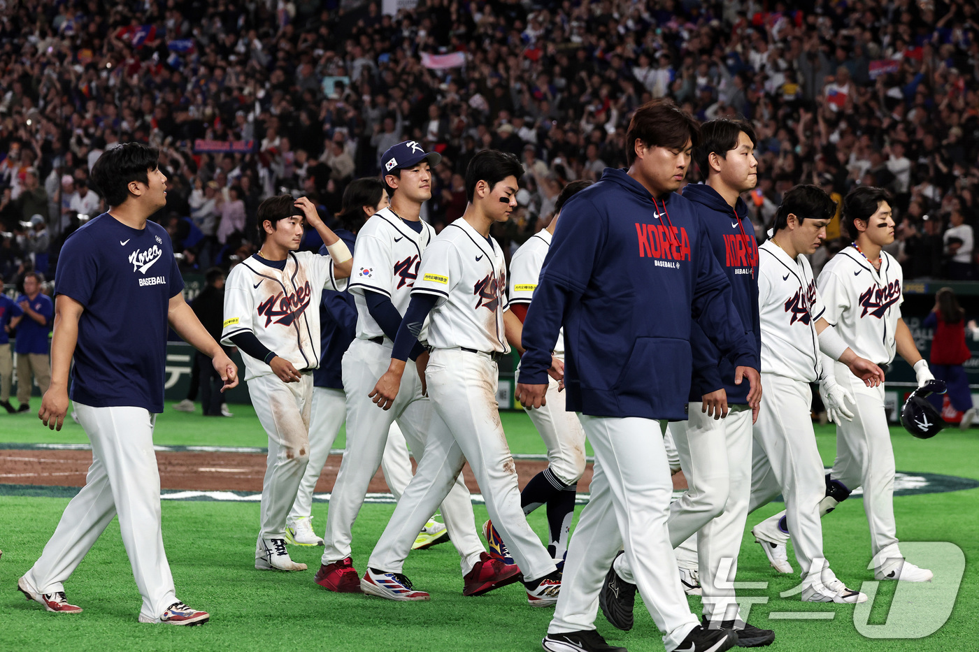 (도쿄=뉴스1) 구윤성 기자 = 8일 일본 도쿄돔에서 열린 2026 월드베이스볼클래식 조별리그 C조 대한민국과 대만의 경기. 연장 접전 끝에 대만에 5대4로 패배한 대한민국 선수들 …