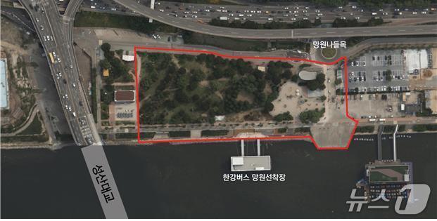 본문 이미지 - 한강버스 망원 선착장 일대 약 2만 470㎡를 재정비해 선착장과 공원 이용 동선을 연계하는 방안이 검토되고 있다. (서울시 제공)