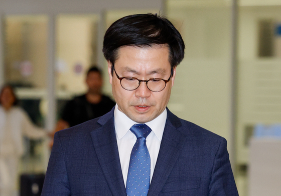 귀국하는 여한구 본부장