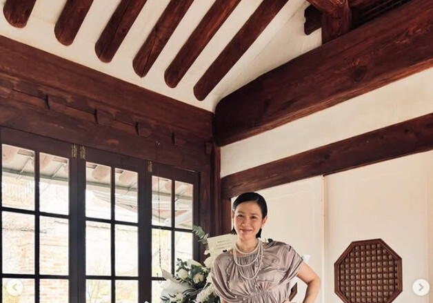 손예진, 분위기 확 바뀐 쇼트커트…옆트임 드레스 사이 각선미까지