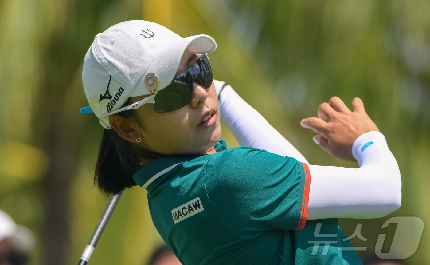 (신화=뉴스1) = 골퍼 이미향이 8일(현지시간) 중국 하이난성 랑수이에서 열린 블루베이 LPGA 최종 라운드에서 티샷을 치고 있다.이미향은 8일 중국 하이난성 젠레이크 블루베이 …