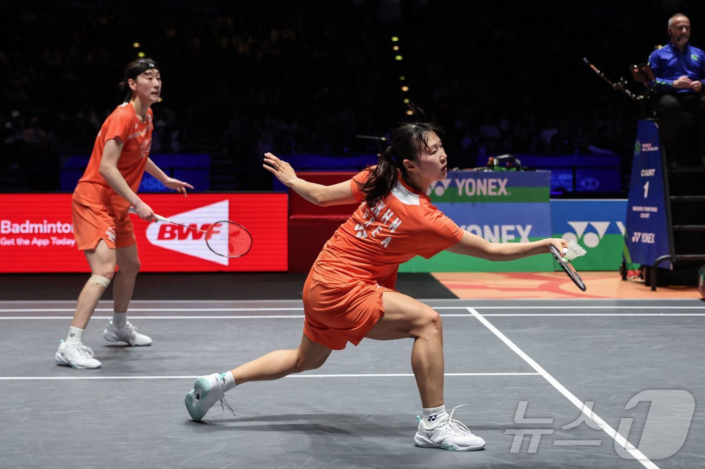 (AFP=뉴스1) = 백하나와 이소희가 8일(현지 시간) 영국 버밍엄 유틸리타 아레나에서 열린 2026 세계배드민턴연맹(BWF) 월드 투어(슈퍼 1000) 전영오픈 여자 복식 결승 …