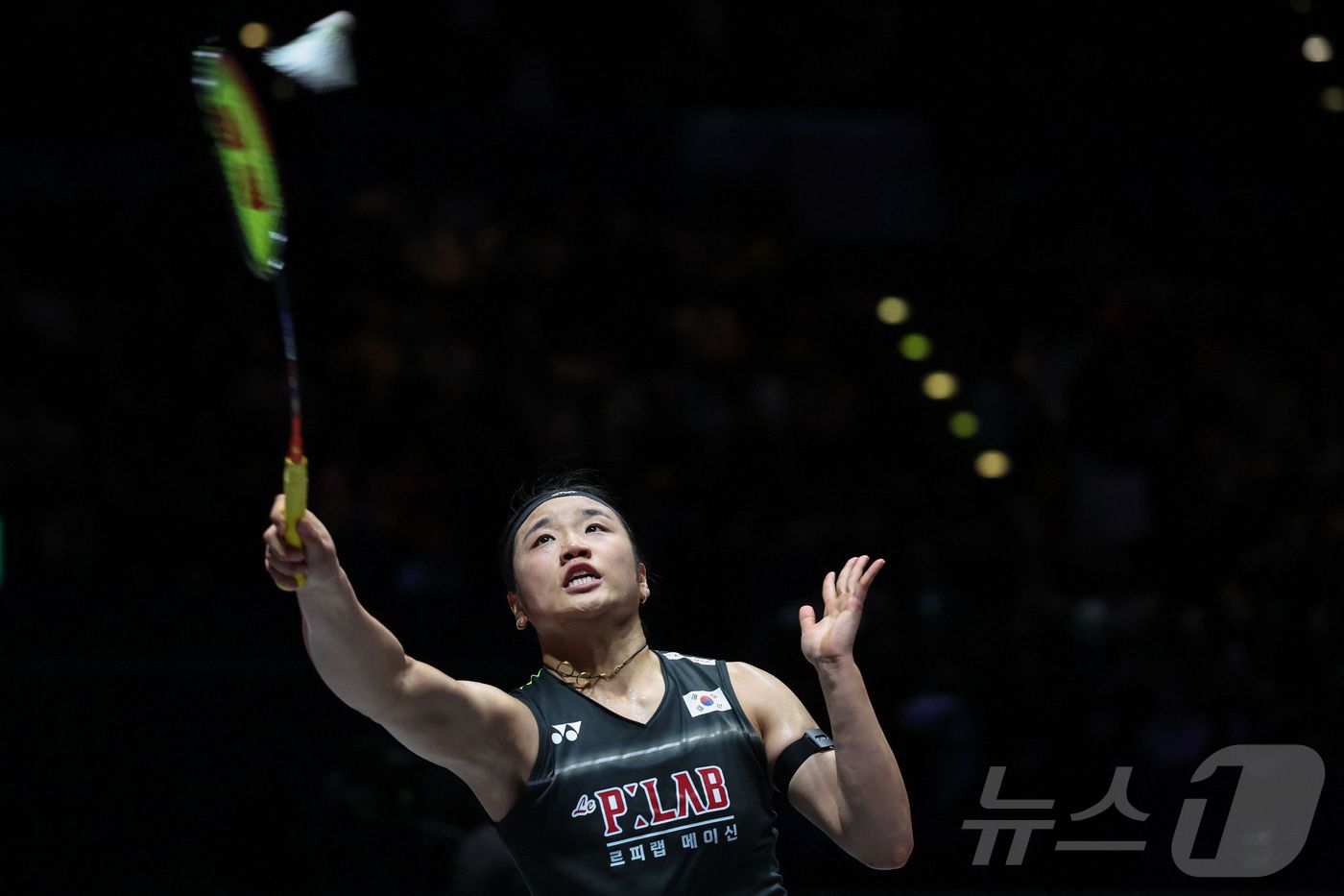 (AFP=뉴스1) = 배드민턴 안세영이 8일(한국시간) 영국 버밍엄의 유틸리타 아레나에서 열린 2026 세계배드민턴연맹(BWF) 월드투어 슈퍼 1000 전영오픈 결승 왕즈이와의 경 …