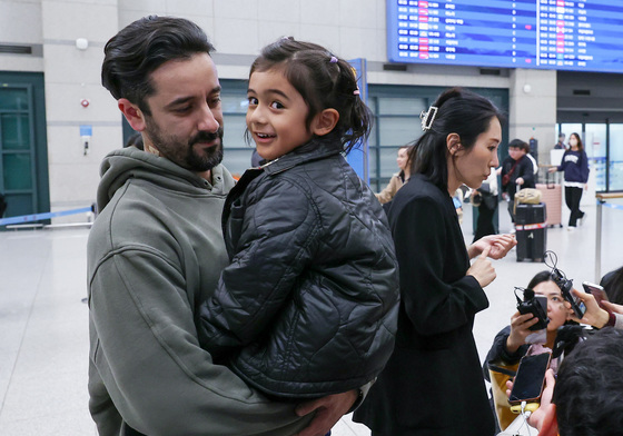 '반가운 아빠 품'