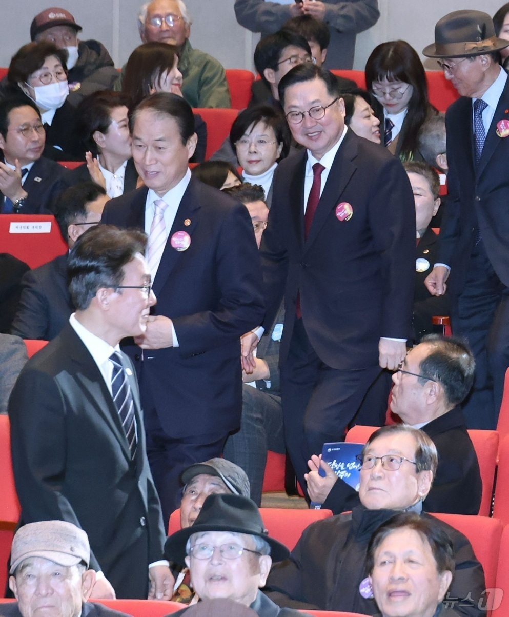 (대전=뉴스1) 이동원 기자 = 이장우 대전시장이 8일 오전 시청 대강당에서 열린 제66주년 3․8민주의거 기념식에 참석했다.‘담장을 넘어, 민주의 빛으로’라는 주제로 개최되는 기 …