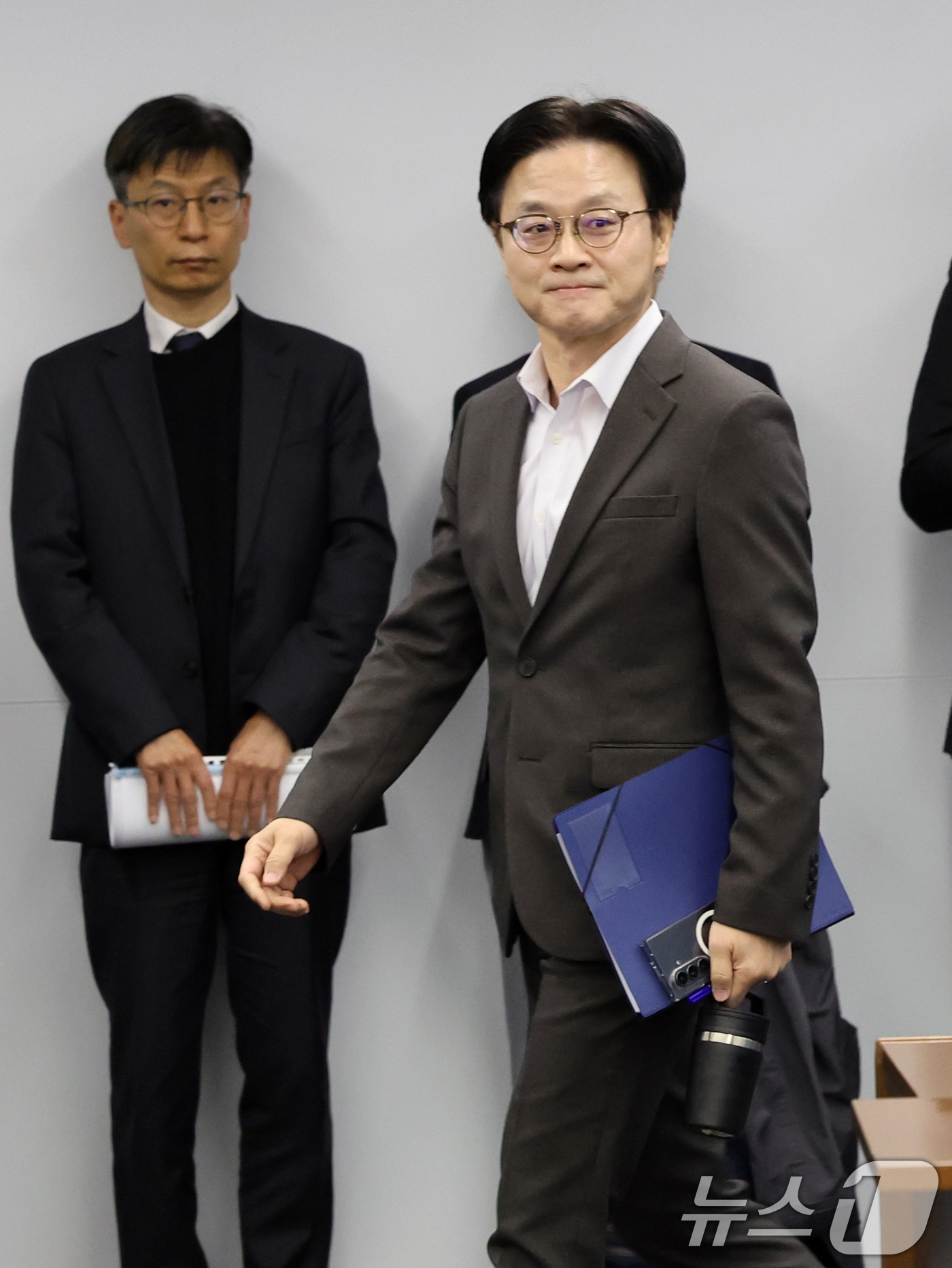 (서울=뉴스1) 황기선 기자 = 김정관 산업통상부 장관이 9일 오전 서울 중구 대한상공회의소에서 열린 중동상황대응본부 회의에 참석하고 있다.이날 회의에서는 정유업계, 유관기관과 함 …