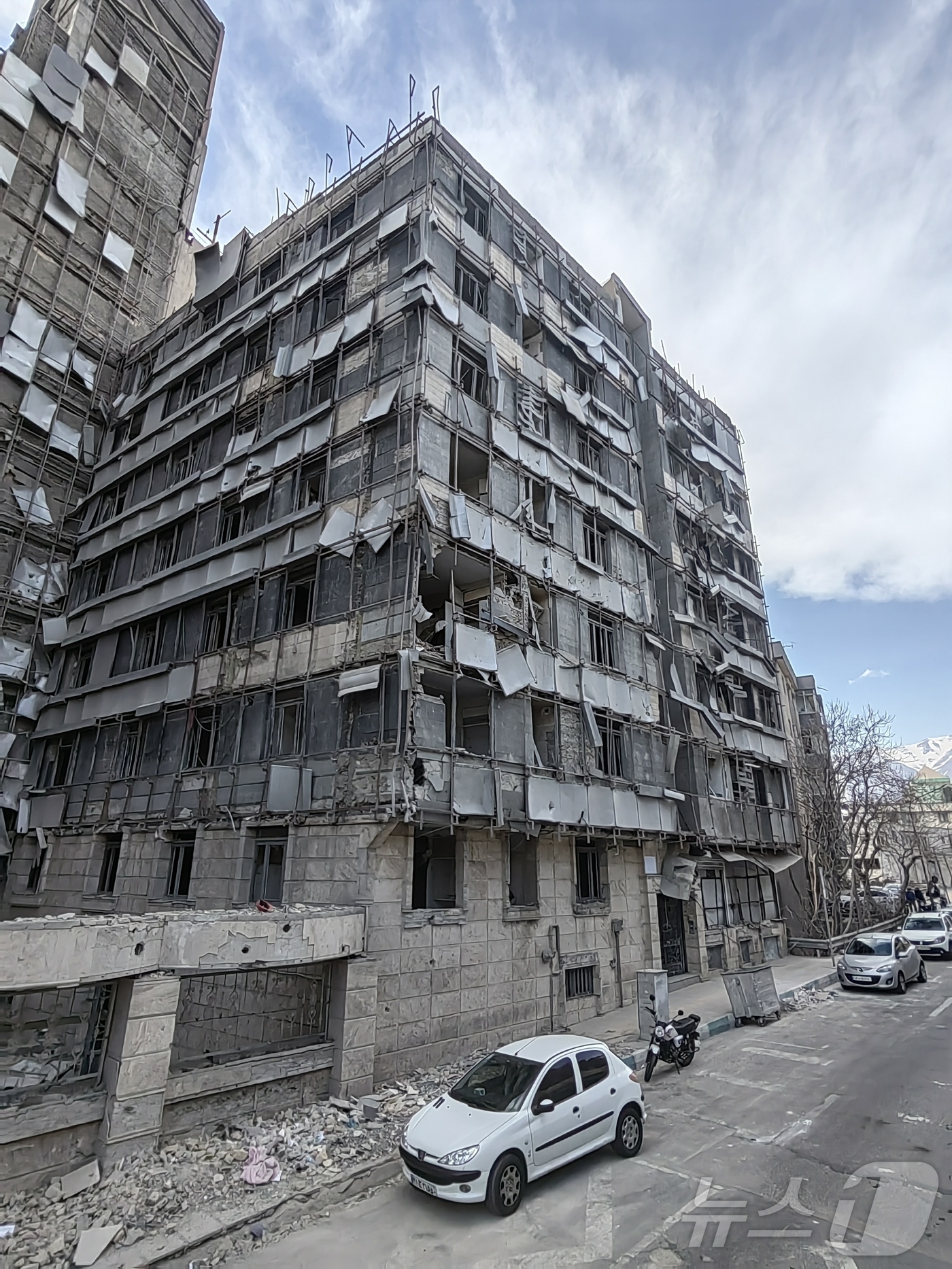 (테헤란 신화=뉴스1) 최종일 선임기자 = 7일(현지시간) 촬영된 것으로, 미국과 이스라엘의 공습으로 피해를 입은 이란 테헤란에 있는 한 병원의 모습이다. 2026.03.07ⓒ 신 …