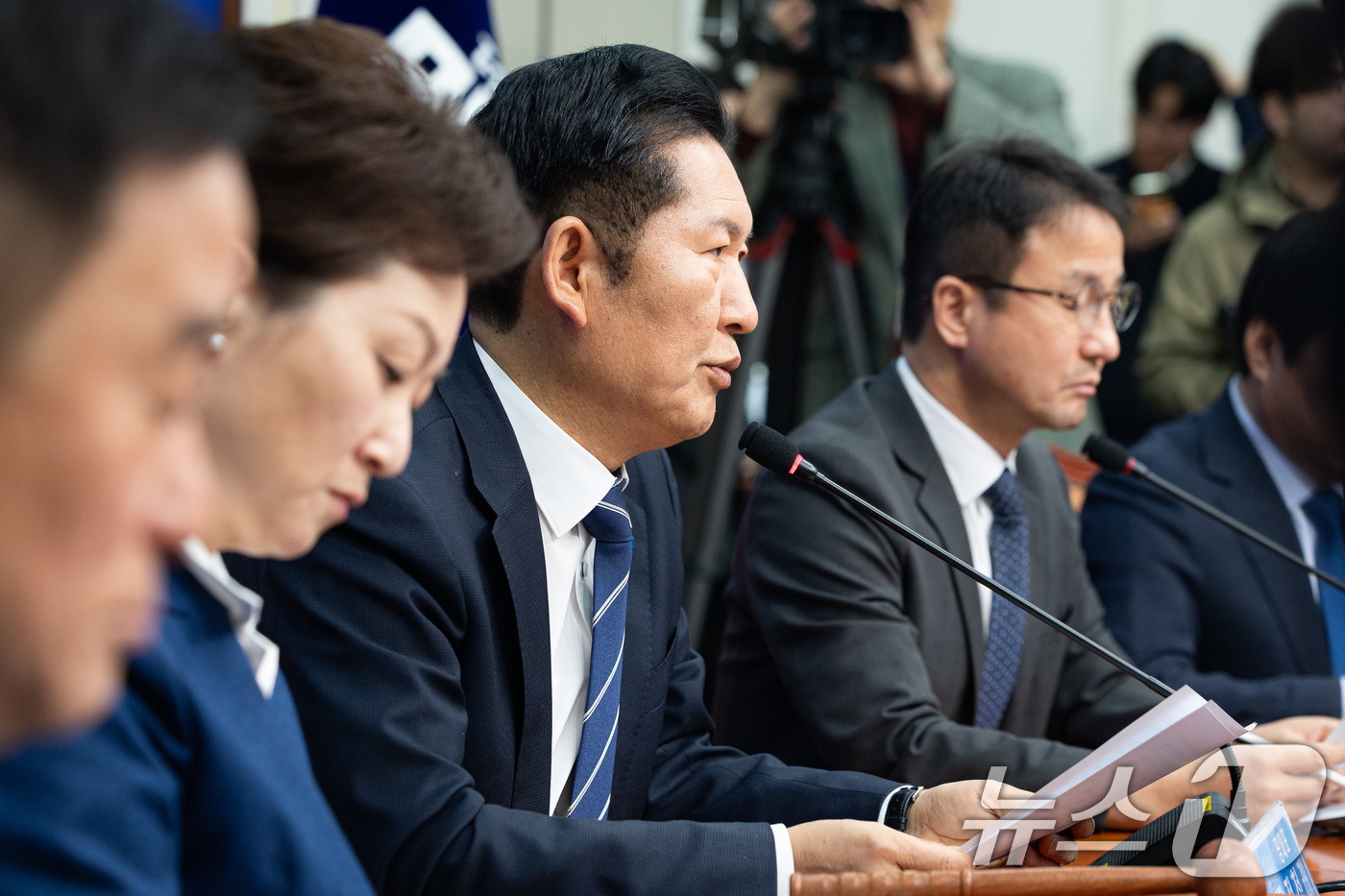 (서울=뉴스1) 유승관 기자 = 정청래 더불어민주당 대표가 9일 서울 여의도 국회에서 열린 최고위원회의에서 모두 발언을 하고 있다. 2026.3.9/뉴스1