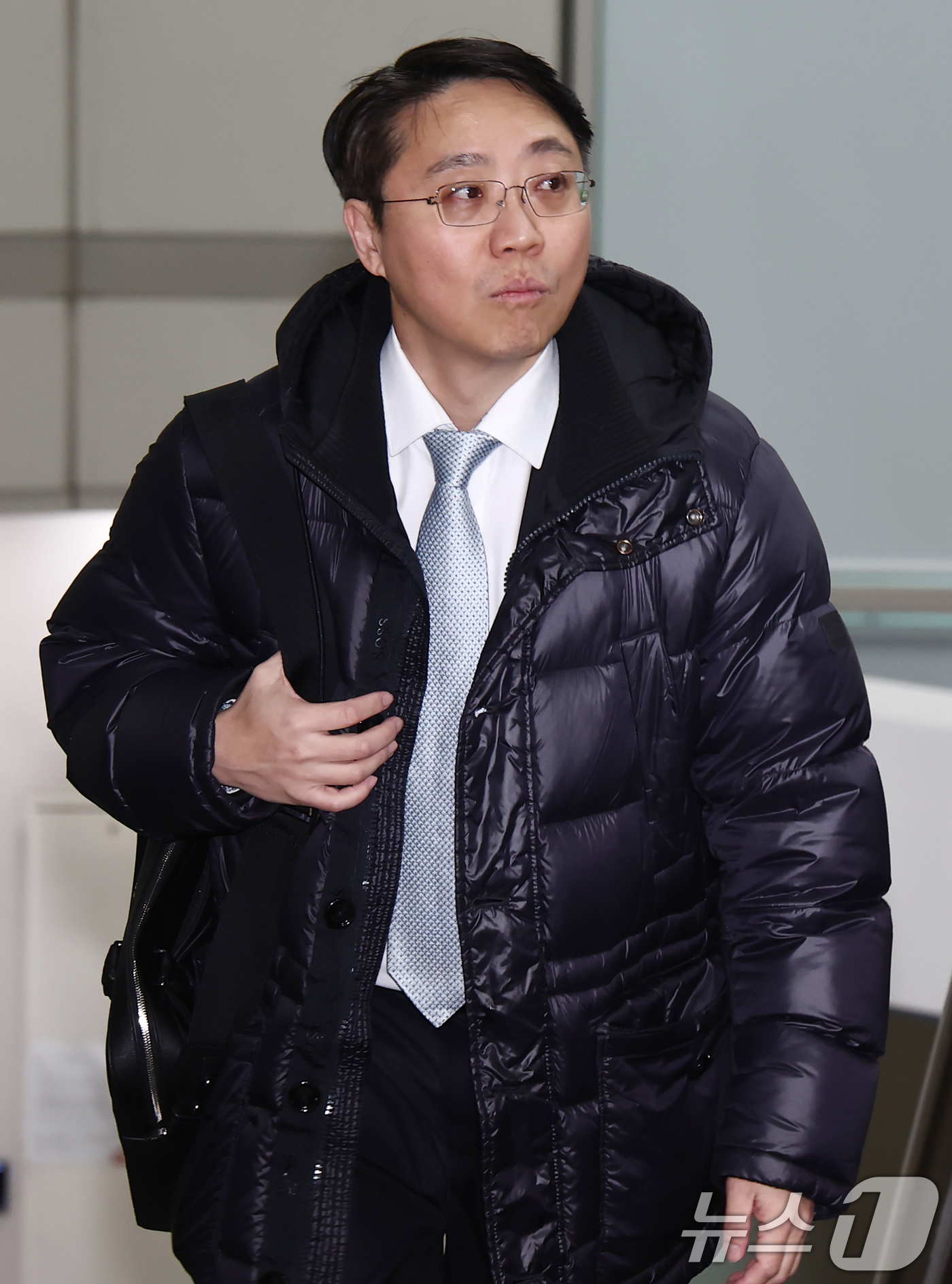 (서울=뉴스1) 김민지 기자 = 임세진 전 법무부 검찰과장이 9일 오전 서울 서초구 서울중앙지방법원에서 열린 내란가담 및 김건희 수사무마 1심 속행 공판에 출석하고 있다. 2026 …