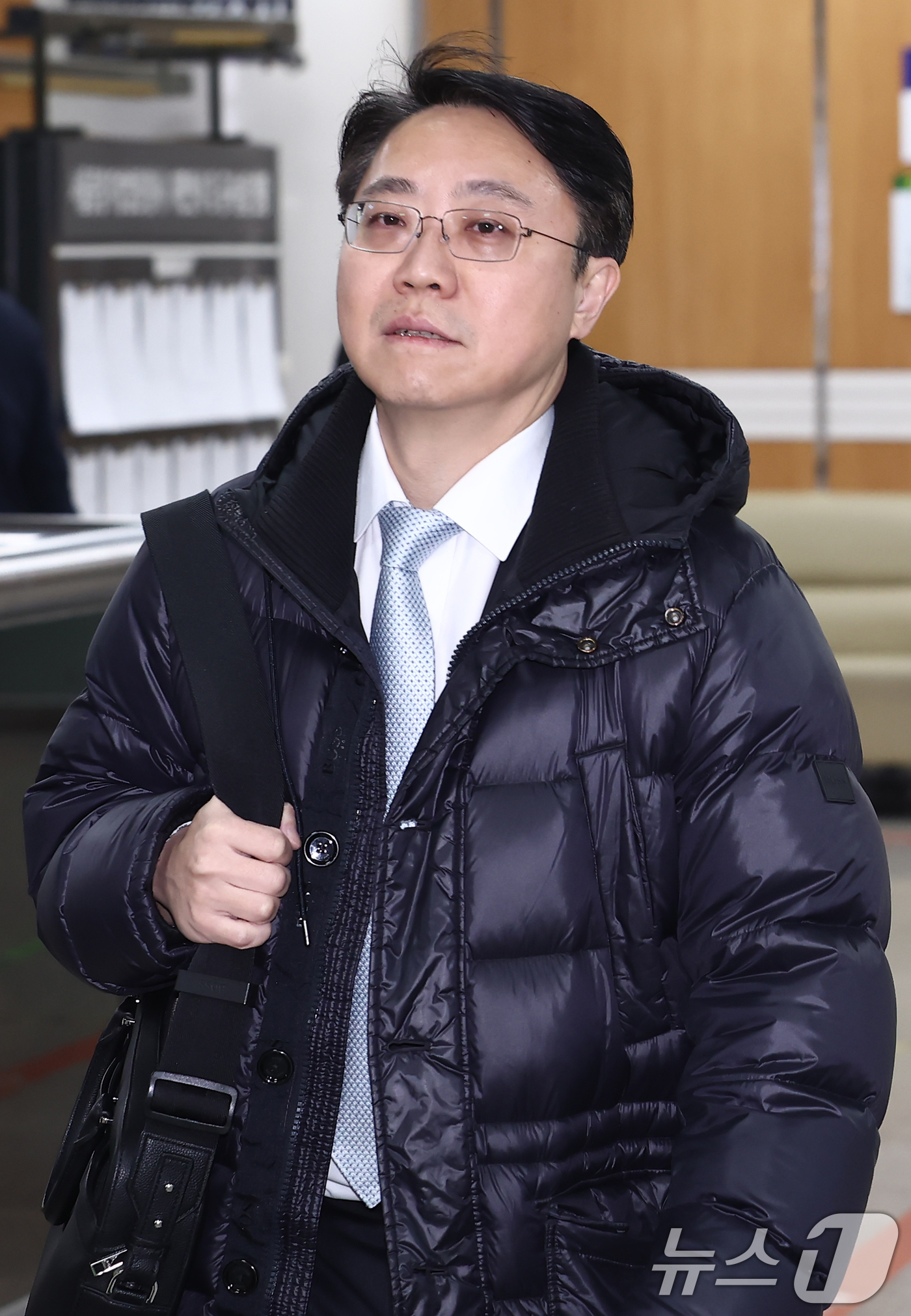 (서울=뉴스1) 김민지 기자 = 임세진 전 법무부 검찰과장이 9일 오전 서울 서초구 서울중앙지방법원에서 열린 내란가담 및 김건희 수사무마 1심 속행 공판에 출석하고 있다. 2026 …