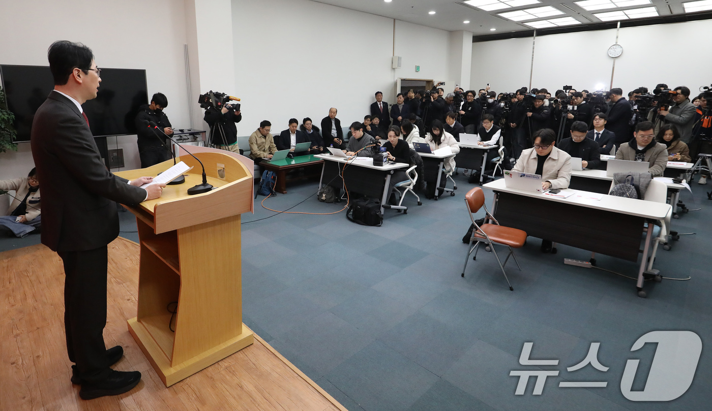 (부산=뉴스1) 윤일지 기자 = 주진우 국민의힘 의원이 9일 오전 부산 연제구 부산시의회 브리핑룸에서 6·3 지방선거 부산시장 출마를 선언하고 있다.  2026.3.9/뉴스1