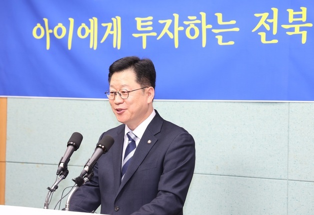 정책 관련 기자회견 연 안호영 의원