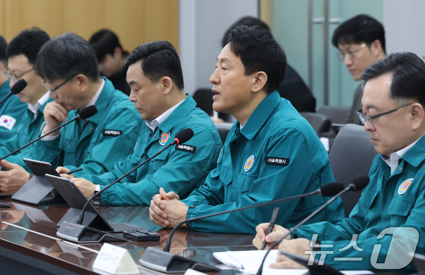 (서울=뉴스1) 오대일 기자 = 오세훈 서울시장이 9일 서울시청 기획상황실에서 열린 방탄소년단(BTS) 컴백 행사 안전관리 합동 점검회의에서 모두발언을 하고 있다.BTS는 오는 2 …