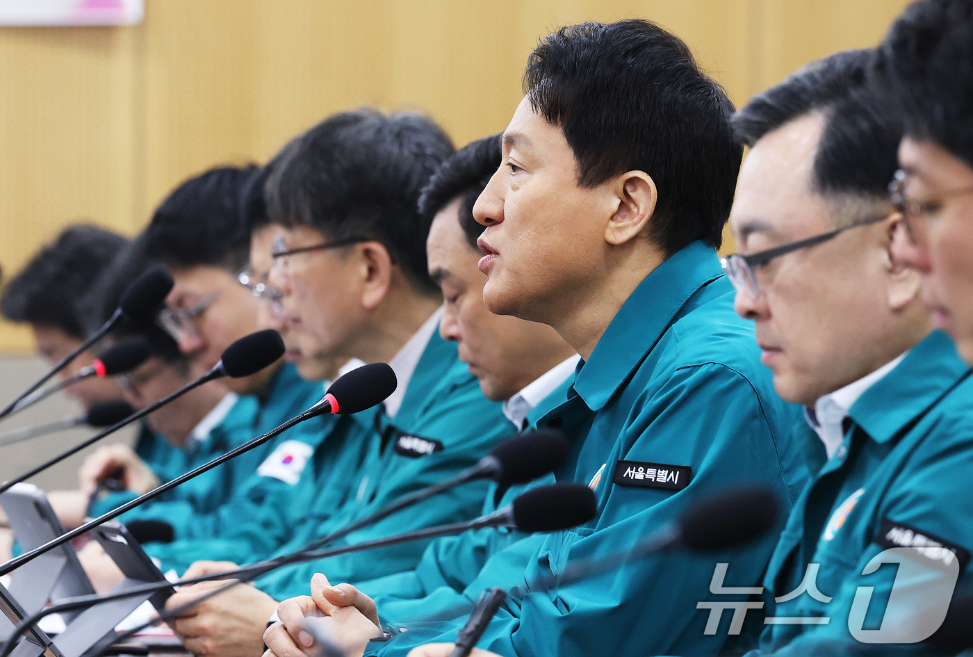 (서울=뉴스1) 오대일 기자 = 오세훈 서울시장이 9일 서울시청 기획상황실에서 열린 방탄소년단(BTS) 컴백 행사 안전관리 합동 점검회의에서 모두발언을 하고 있다.BTS는 오는 2 …