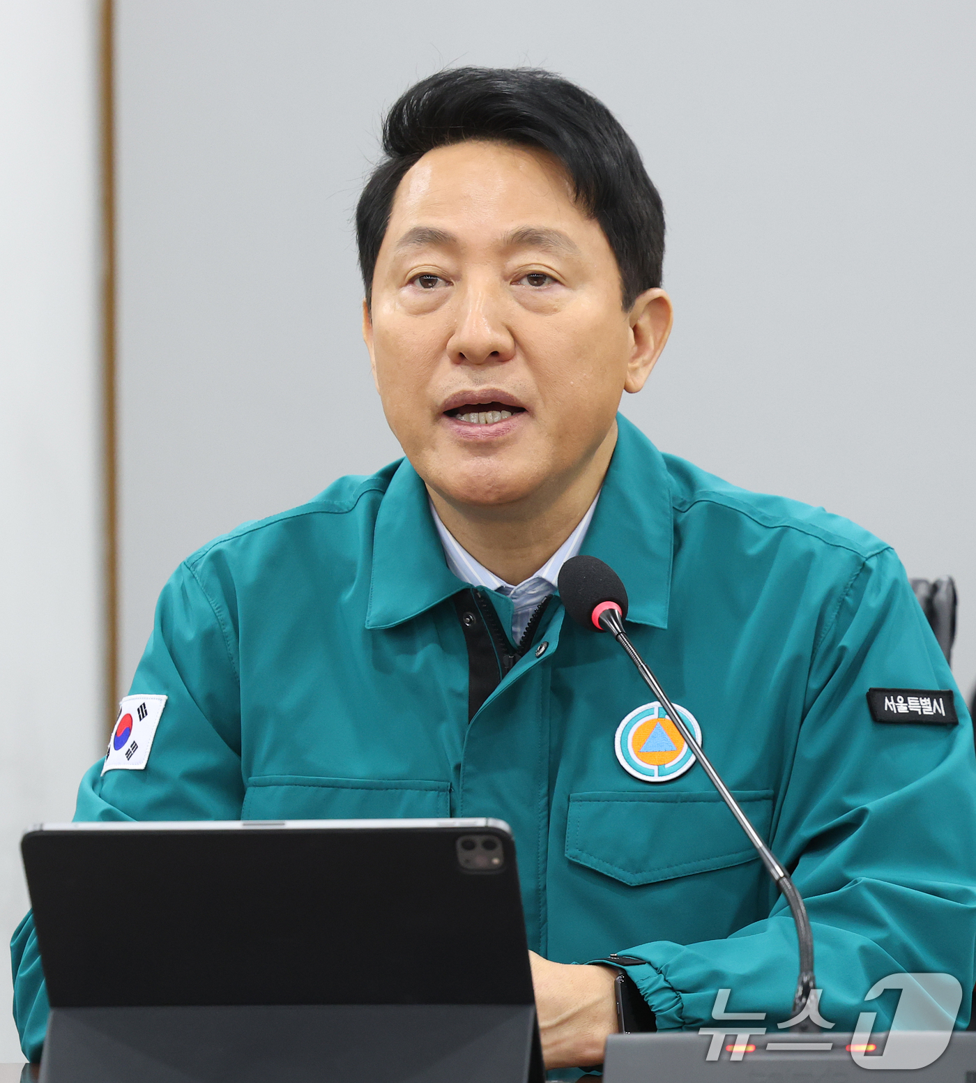 (서울=뉴스1) 오대일 기자 = 오세훈 서울시장이 9일 서울시청 기획상황실에서 열린 방탄소년단(BTS) 컴백 행사 안전관리 합동 점검회의에서 모두발언을 하고 있다.BTS는 오는 2 …