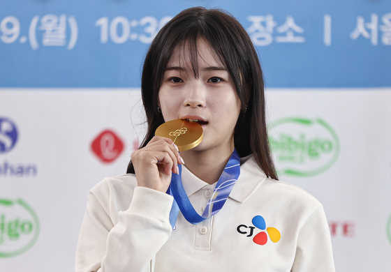 스노보드 최가온, 금메달 들고