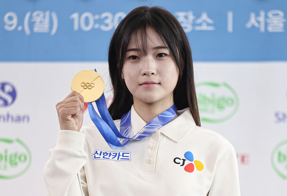 스노보드 최가온, 금메달 들고