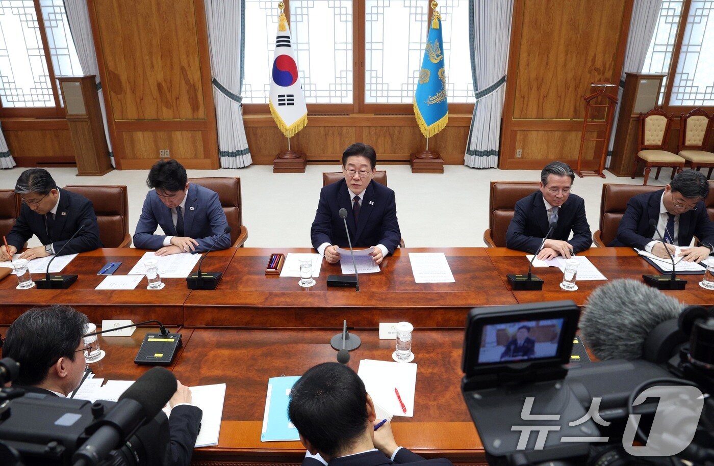 본문 이미지 - 이재명 대통령이 9일 청와대에서 열린 중동상황 관련 비상경제점검회의에서 발언하고 있다. (청와대통신사진기자단) 2026.3.9 ⓒ 뉴스1 이재명 기자