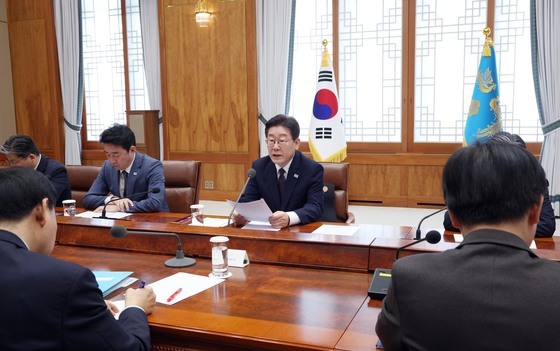 "공급 지연·중단, 최악 시나리오"…수출 中企, 환율·유가 폭탄 '위협'