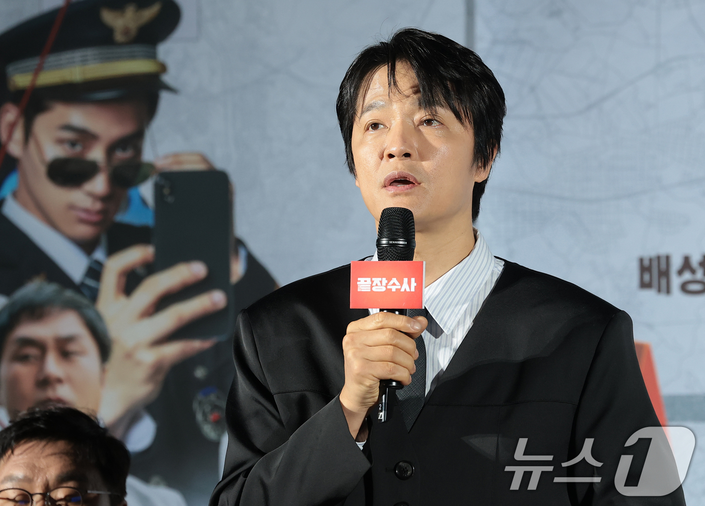 (서울=뉴스1) 권현진 기자 = 배우 조한철이 9일 서울 용산구 CGV 용산아이파크몰에서 열린 영화 ‘끝장수사’(각본/감독 박철환) 제작보고회에 참석해 인사말을 하고 있다.‘끝장수 …