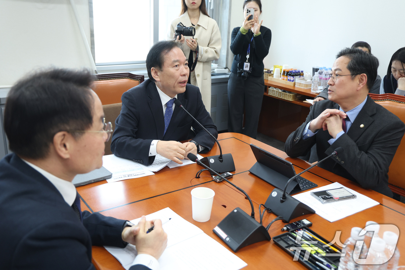 (서울=뉴스1) 신웅수 기자 = 정태호 소위원장이 9일 서울 여의도 국회에서 열린 대미투자특별법 처리를 위한 특별위원회 법안심사소위원회에서 의사진행을 하고 있다. 2026.3.9/ …