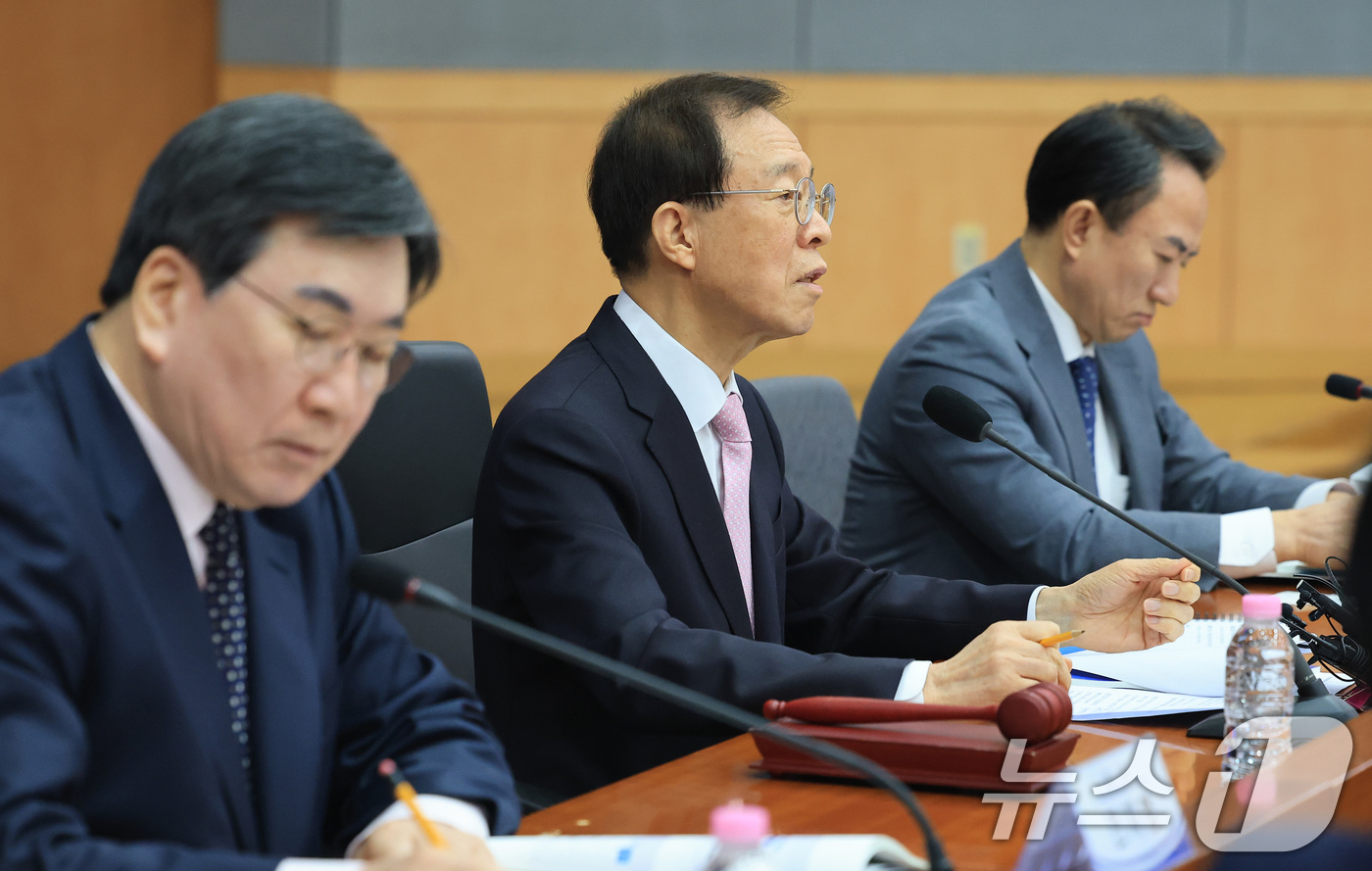 (서울=뉴스1) 임세영 기자 = 이석연 국민통합위원장이 9일 서울 종로구 정부서울청사 별관 국제회의장에서 열린 국민통합위원회 제20차 전체회의에서 모두발언을 하고 있다. 2026. …