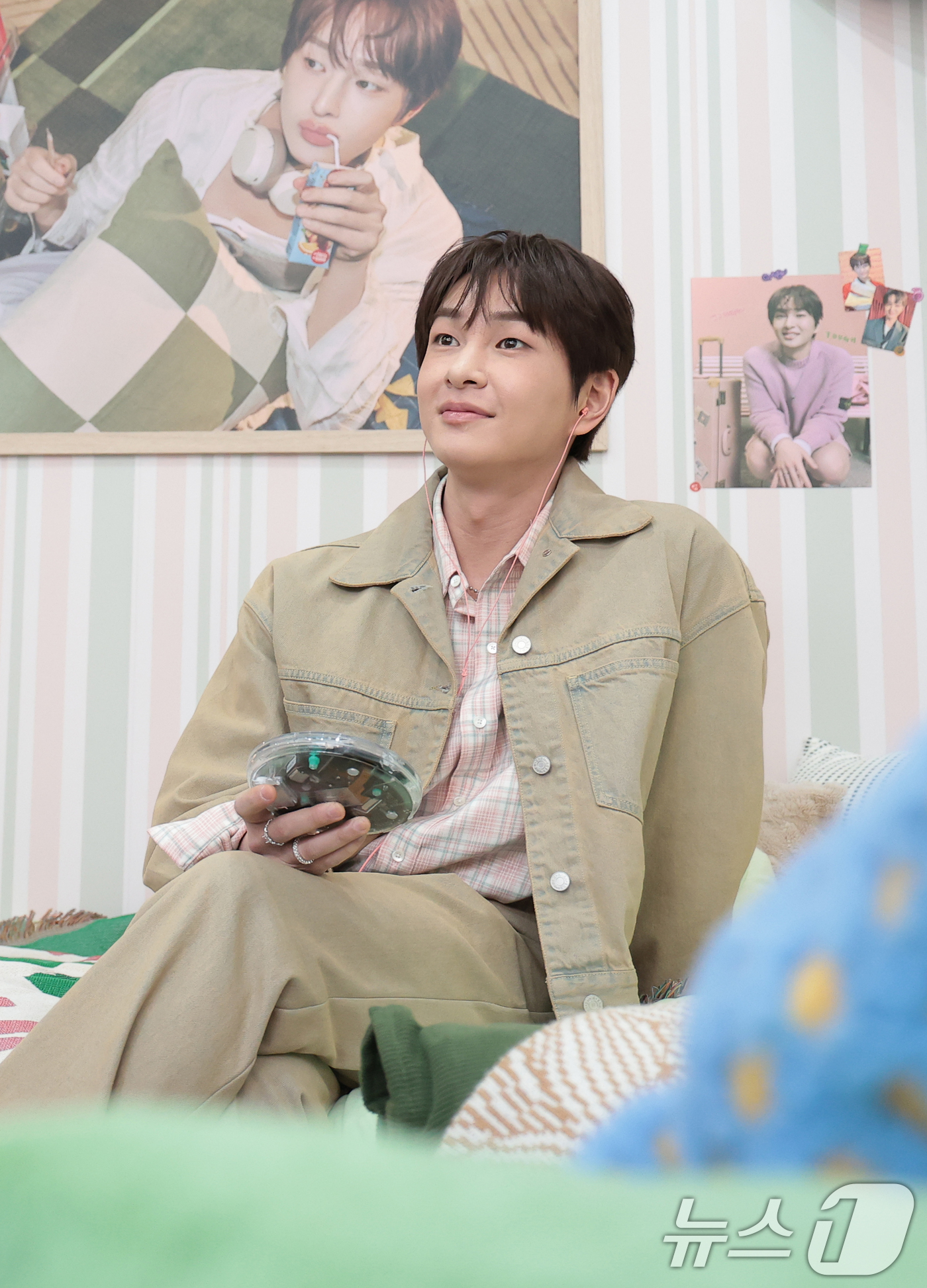 (서울=뉴스1) 권현진 기자 = 가수 온유(ONEW)가 9일 오전 서울 성동구 영화104에서 열린 미니 5집 'TOUGH LOVE' 발매를 기념 팝업 스토어 오픈 행사에 참석해 포 …