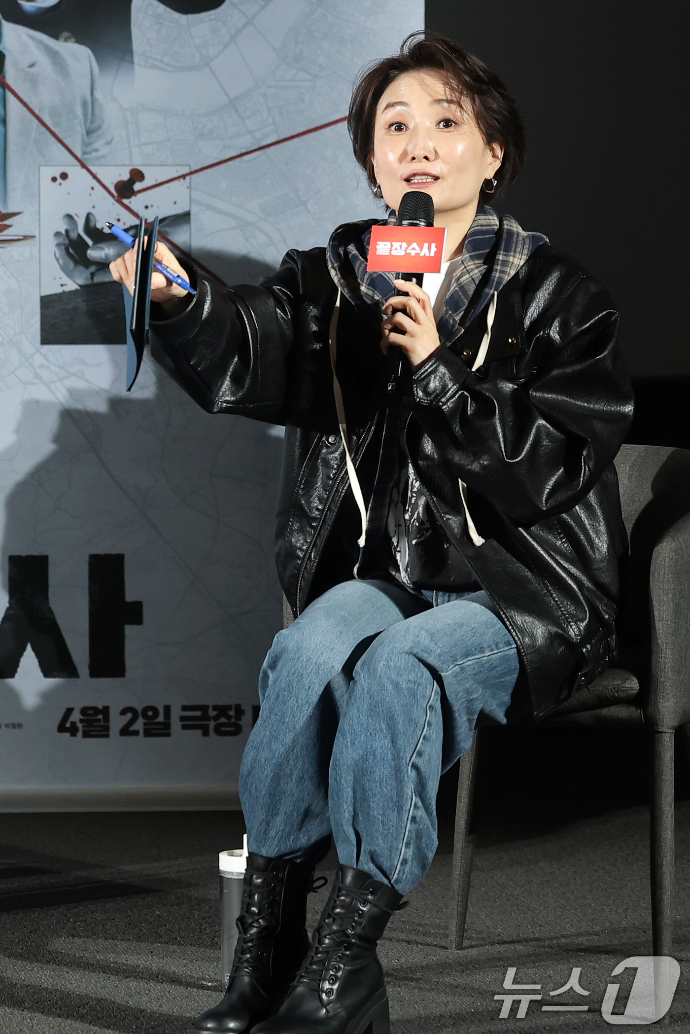 (서울=뉴스1) 권현진 기자 = 방송인 박경림이 9일 서울 용산구 CGV 용산아이파크몰에서 열린 영화 ‘끝장수사’(각본/감독 박철환) 제작보고회에 참석해 진행을 하고 있다.‘끝장수 …