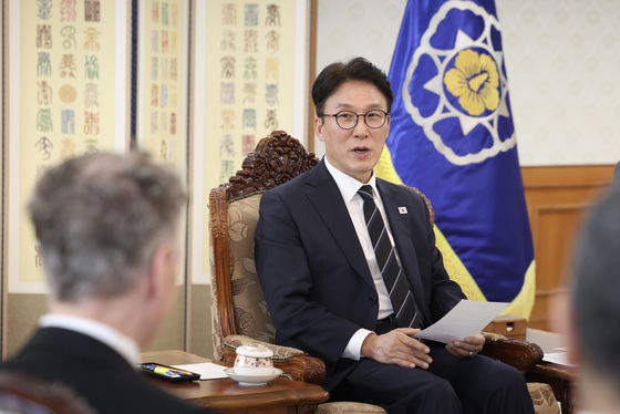 김민석 총리, 패트릭 존슨 일라이릴리앤컴퍼니 인터내셔널사업 총괄 대표 접견